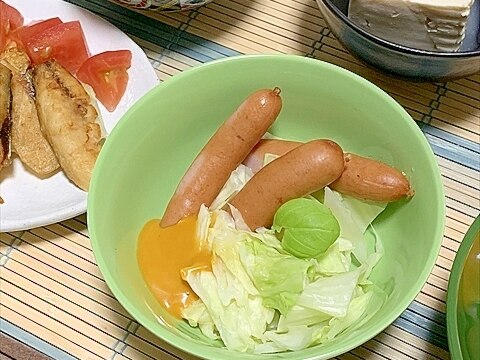 小鍋で作るあらびきソーセージの下敷きキャベツ蒸し